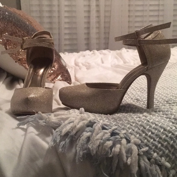 Heels - Picture 1 of 2